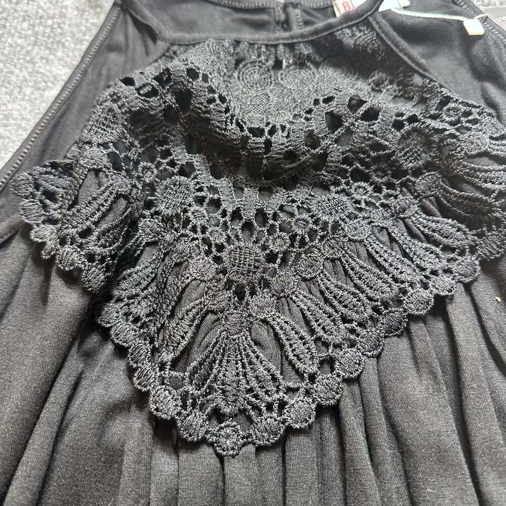 Women's Lace Halter Neck Pleated Flowy Tank Top (Black and White 2-Pack) Boho - Picture 3 of 10
